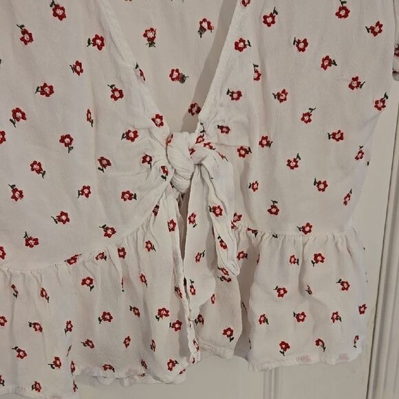 Floral White Blouse with Red Accents - Picture 2 of 4
